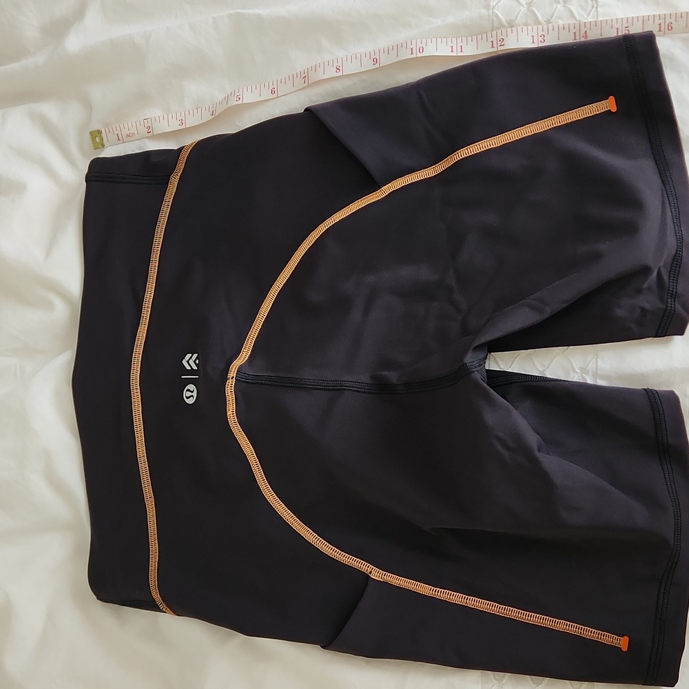 NWT LULULEMON X BARRY'S Black POWER THRU HIGH-RISE SHORT 6" Size 6 - Picture 6 of 7